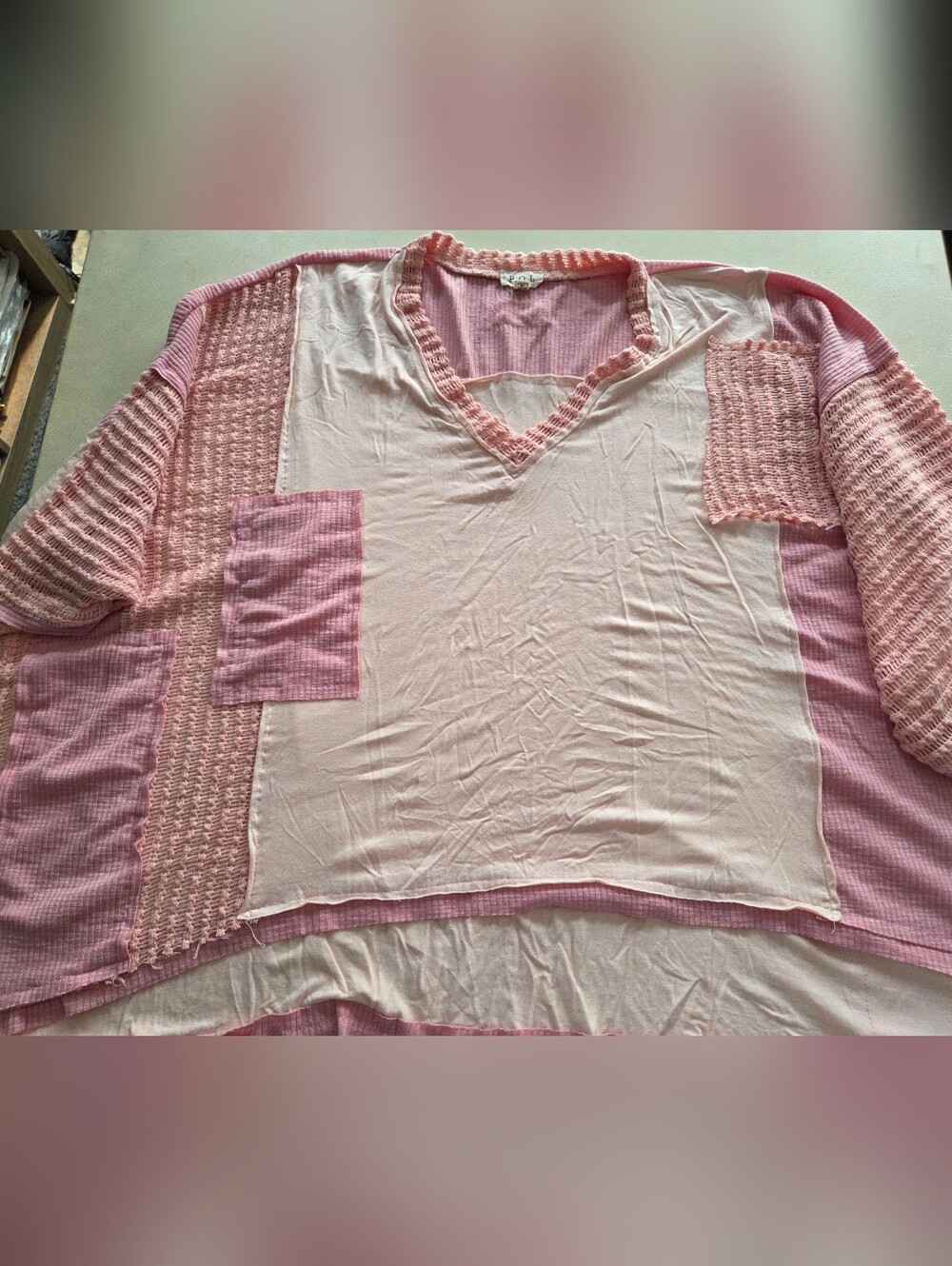 NWOT POL MISSES SZ L Pink Patchwork KNIT VNECK TOP